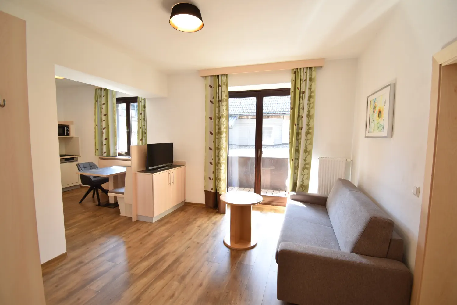 Apartment mit Blick auf den Balkon